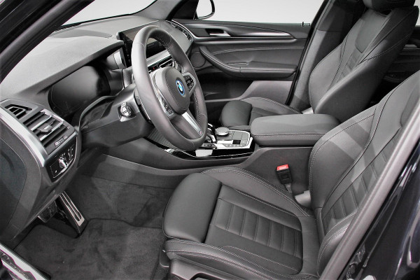 BMW X3 xDrive30e M Sport High Executive | Leder | Schuif/kantel dak | Navigatie | Climate Control | Camera | Electrisch bedienbare achterklep | Active Cruise Control | 19" Lichtmetalen velgen