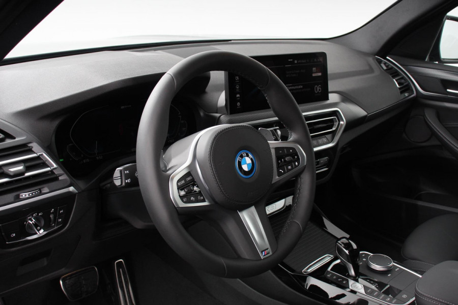 BMW X3 xDrive30e M Sport High Executive | Leder | Schuif/kantel dak | Navigatie | Climate Control | Camera | Electrisch bedienbare achterklep | Active Cruise Control | 19" Lichtmetalen velgen
