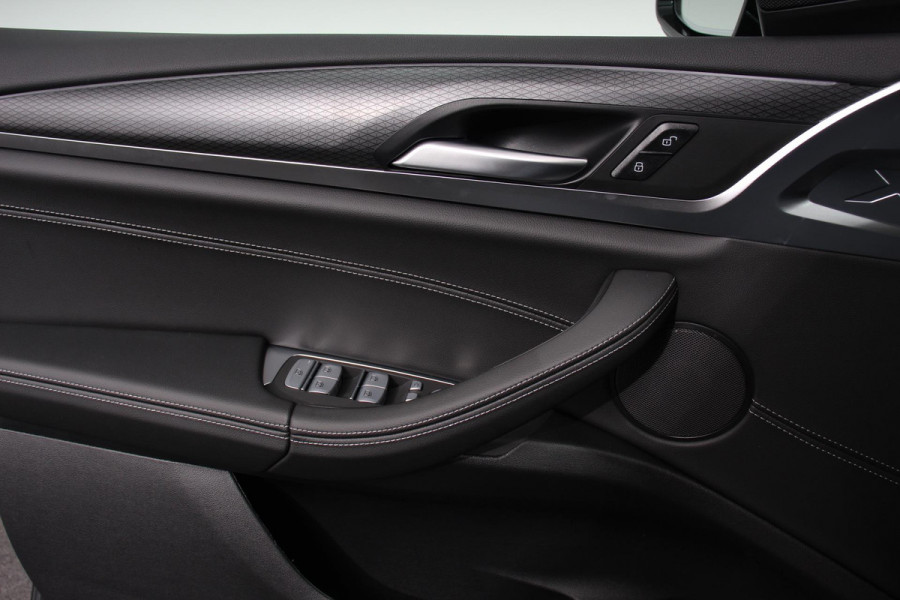 BMW X3 xDrive30e M Sport High Executive | Leder | Schuif/kantel dak | Navigatie | Climate Control | Camera | Electrisch bedienbare achterklep | Active Cruise Control | 19" Lichtmetalen velgen