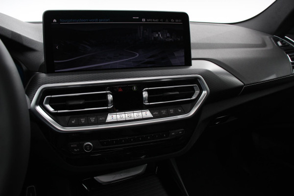 BMW X3 xDrive30e M Sport High Executive | Leder | Schuif/kantel dak | Navigatie | Climate Control | Camera | Electrisch bedienbare achterklep | Active Cruise Control | 19" Lichtmetalen velgen