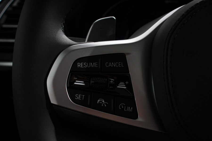 BMW X3 xDrive30e M Sport High Executive | Leder | Schuif/kantel dak | Navigatie | Climate Control | Camera | Electrisch bedienbare achterklep | Active Cruise Control | 19" Lichtmetalen velgen