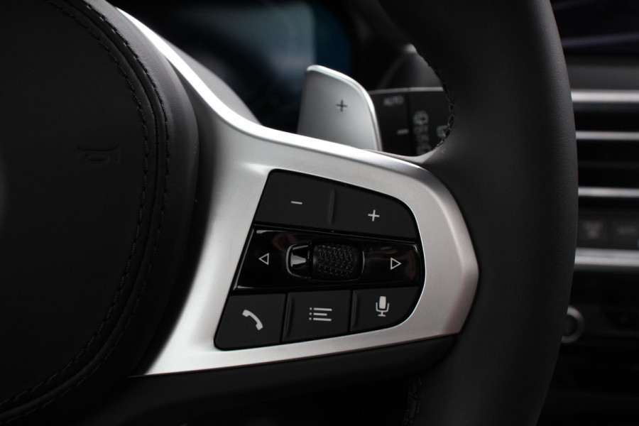 BMW X3 xDrive30e M Sport High Executive | Leder | Schuif/kantel dak | Navigatie | Climate Control | Camera | Electrisch bedienbare achterklep | Active Cruise Control | 19" Lichtmetalen velgen