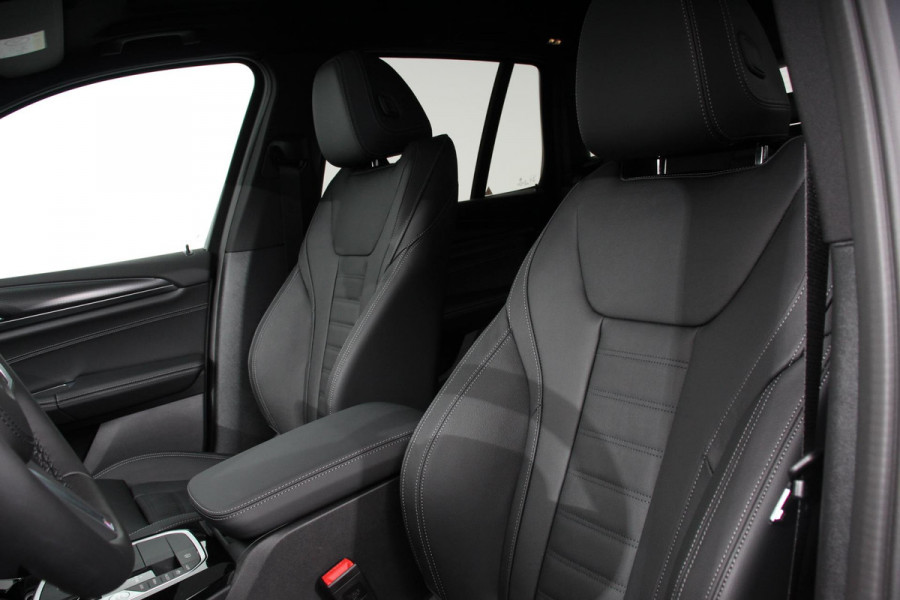BMW X3 xDrive30e M Sport High Executive | Leder | Schuif/kantel dak | Navigatie | Climate Control | Camera | Electrisch bedienbare achterklep | Active Cruise Control | 19" Lichtmetalen velgen