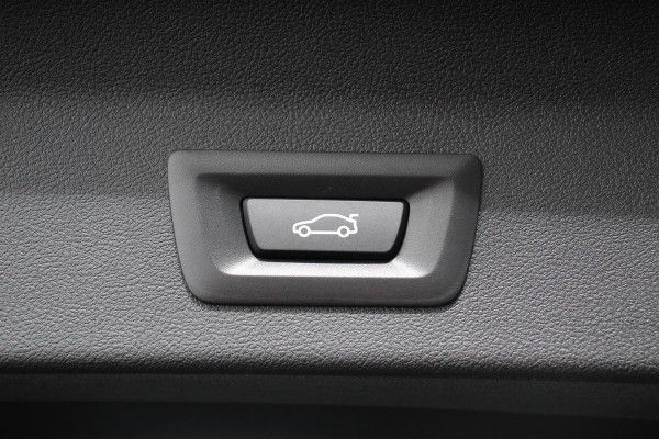 BMW X3 xDrive30e M Sport High Executive | Leder | Schuif/kantel dak | Navigatie | Climate Control | Camera | Electrisch bedienbare achterklep | Active Cruise Control | 19" Lichtmetalen velgen