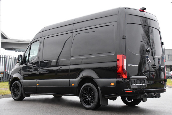 Mercedes-Benz Sprinter 319 V6 3.0 CDI L2H2 Black Edition 360 Camera, Cruise, Carplay, 10,5'' Mbux, LED, Trekhaak, Stoelverwarming, Standkachel, NAVI, Leder, Uniek!