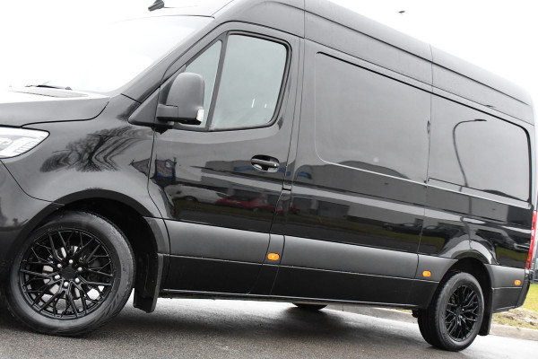 Mercedes-Benz Sprinter 319 V6 3.0 CDI L2H2 Black Edition 360 Camera, Cruise, Carplay, 10,5'' Mbux, LED, Trekhaak, Stoelverwarming, Standkachel, NAVI, Leder, Uniek!