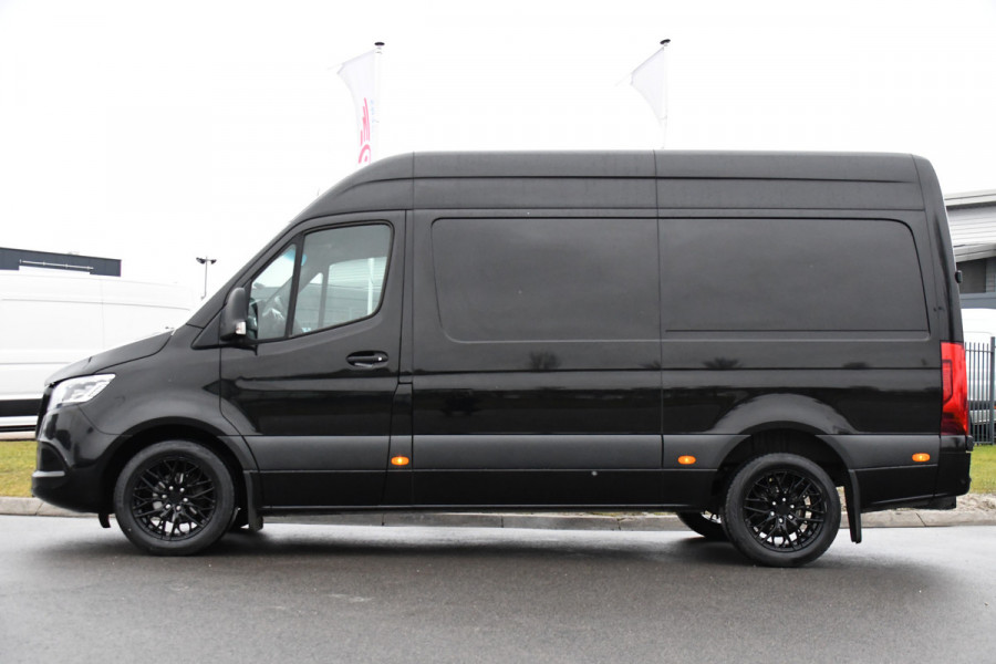 Mercedes-Benz Sprinter 319 V6 3.0 CDI L2H2 Black Edition 360 Camera, Cruise, Carplay, 10,5'' Mbux, LED, Trekhaak, Stoelverwarming, Standkachel, NAVI, Leder, Uniek!