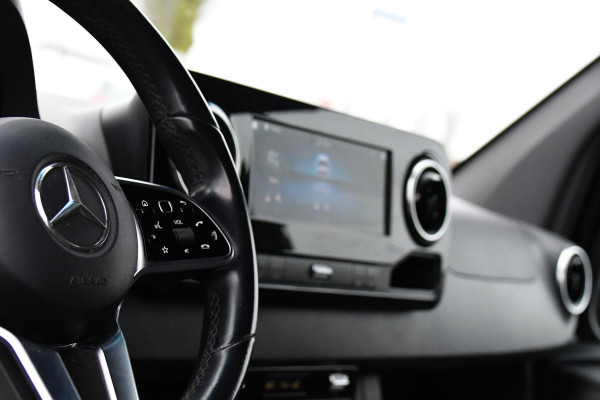 Mercedes-Benz Sprinter 319 V6 3.0 CDI L2H2 Black Edition 360 Camera, Cruise, Carplay, 10,5'' Mbux, LED, Trekhaak, Stoelverwarming, Standkachel, NAVI, Leder, Uniek!