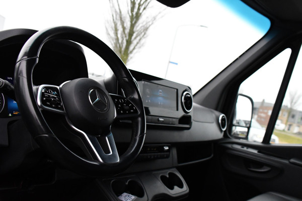 Mercedes-Benz Sprinter 319 V6 3.0 CDI L2H2 Black Edition 360 Camera, Cruise, Carplay, 10,5'' Mbux, LED, Trekhaak, Stoelverwarming, Standkachel, NAVI, Leder, Uniek!