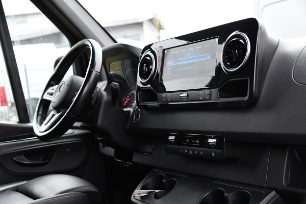 Mercedes-Benz Sprinter 319 V6 3.0 CDI L2H2 Black Edition 360 Camera, Cruise, Carplay, 10,5'' Mbux, LED, Trekhaak, Stoelverwarming, Standkachel, NAVI, Leder, Uniek!