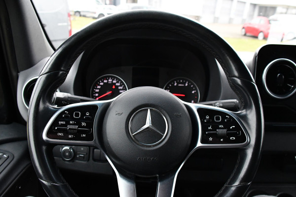 Mercedes-Benz Sprinter 319 V6 3.0 CDI L2H2 Black Edition 360 Camera, Cruise, Carplay, 10,5'' Mbux, LED, Trekhaak, Stoelverwarming, Standkachel, NAVI, Leder, Uniek!