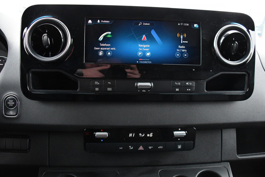 Mercedes-Benz Sprinter 319 V6 3.0 CDI L2H2 Black Edition 360 Camera, Cruise, Carplay, 10,5'' Mbux, LED, Trekhaak, Stoelverwarming, Standkachel, NAVI, Leder, Uniek!