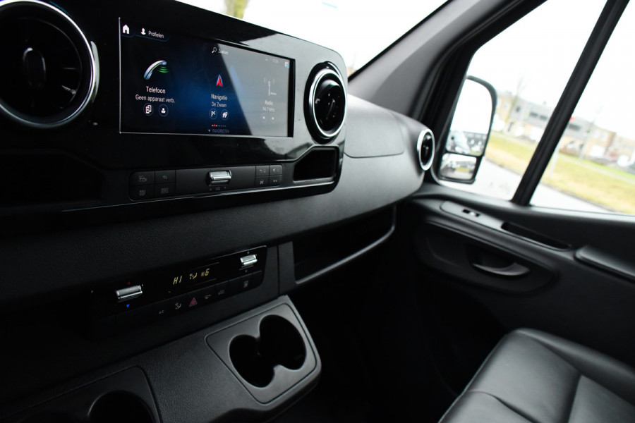 Mercedes-Benz Sprinter 319 V6 3.0 CDI L2H2 Black Edition 360 Camera, Cruise, Carplay, 10,5'' Mbux, LED, Trekhaak, Stoelverwarming, Standkachel, NAVI, Leder, Uniek!