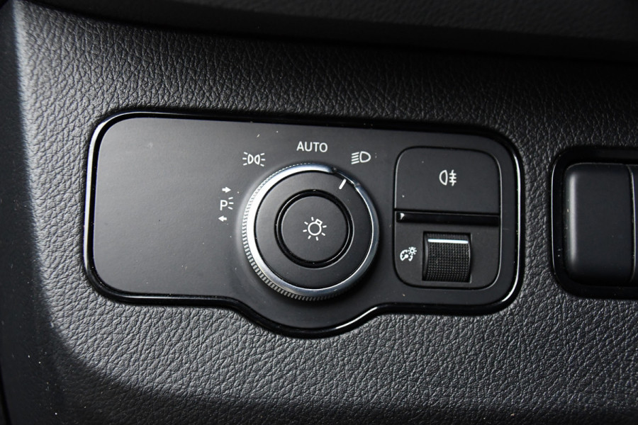 Mercedes-Benz Sprinter 319 V6 3.0 CDI L2H2 Black Edition 360 Camera, Cruise, Carplay, 10,5'' Mbux, LED, Trekhaak, Stoelverwarming, Standkachel, NAVI, Leder, Uniek!