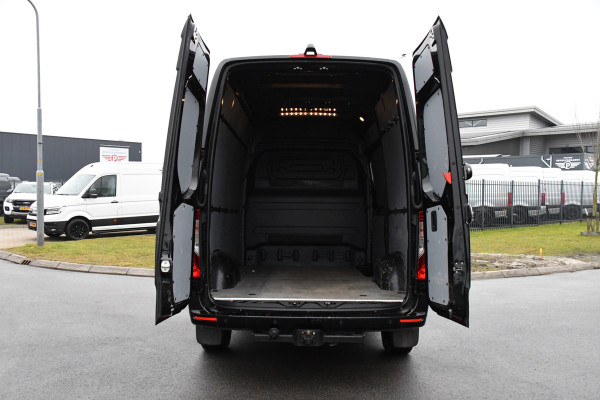 Mercedes-Benz Sprinter 319 V6 3.0 CDI L2H2 Black Edition 360 Camera, Cruise, Carplay, 10,5'' Mbux, LED, Trekhaak, Stoelverwarming, Standkachel, NAVI, Leder, Uniek!