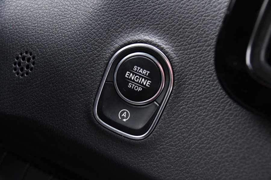 Mercedes-Benz Sprinter 319 V6 3.0 CDI L2H2 Black Edition 360 Camera, Cruise, Carplay, 10,5'' Mbux, LED, Trekhaak, Stoelverwarming, Standkachel, NAVI, Leder, Uniek!