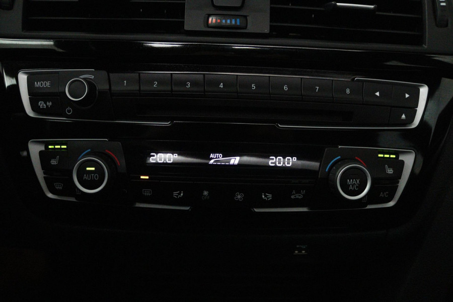 BMW 4 Serie Gran Coupé 440i High Executive Edition (PANORAMADAK, STOELVERWARMING, CAMERA, ELEKTR STOELEN, DEALER ONDERHOUDEN)