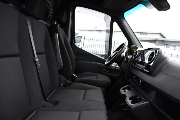 Mercedes-Benz Sprinter 317 1.9 CDI L2 Pro Black Edition FACE LIFT! Camera, Cruise, Carplay, 3500kg Trekhaak, 10,5'' Mbux, LED, Dodehoek, Virtual, Uniek!