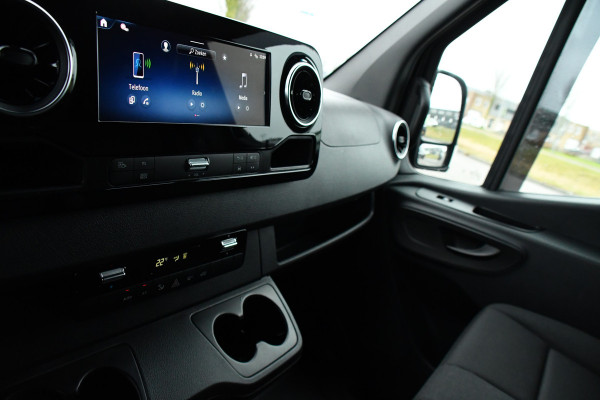 Mercedes-Benz Sprinter 317 1.9 CDI L2 Pro Black Edition FACE LIFT! Camera, Cruise, Carplay, 3500kg Trekhaak, 10,5'' Mbux, LED, Dodehoek, Virtual, Uniek!