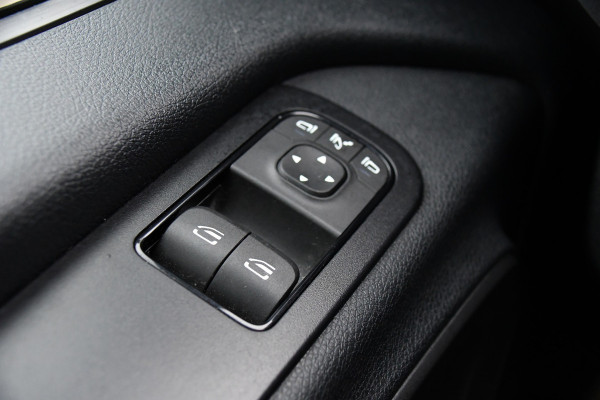 Mercedes-Benz Sprinter 317 1.9 CDI L2 Pro Black Edition FACE LIFT! Camera, Cruise, Carplay, 3500kg Trekhaak, 10,5'' Mbux, LED, Dodehoek, Virtual, Uniek!