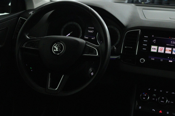 Škoda Karoq 1.5 TSI ACT Style (STOELVERWARMING, CAMERA, SFEERVERLICHTING, NAVIGATIE CARPLAY, CRUISE CONTROL, PARKEERSENSOREN)