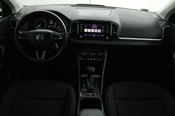 Škoda Karoq 1.5 TSI ACT Style (STOELVERWARMING, CAMERA, SFEERVERLICHTING, NAVIGATIE CARPLAY, CRUISE CONTROL, PARKEERSENSOREN)