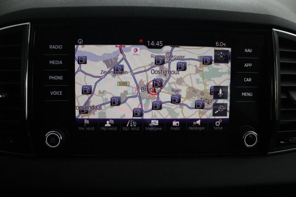 Škoda Karoq 1.5 TSI ACT Style (STOELVERWARMING, CAMERA, SFEERVERLICHTING, NAVIGATIE CARPLAY, CRUISE CONTROL, PARKEERSENSOREN)