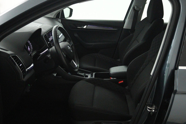 Škoda Karoq 1.5 TSI ACT Style (STOELVERWARMING, CAMERA, SFEERVERLICHTING, NAVIGATIE CARPLAY, CRUISE CONTROL, PARKEERSENSOREN)