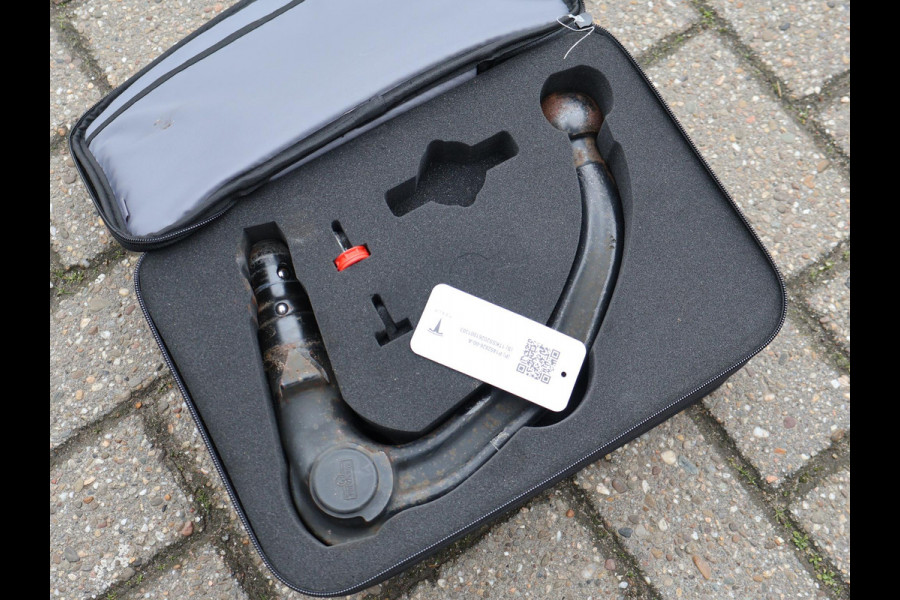 Tesla Model 3 60 kWh RWD *BTW* + AFN. TREKHAAK | LEDER | AUTOPILOT | PANORAMA | 3 CAMERA'S