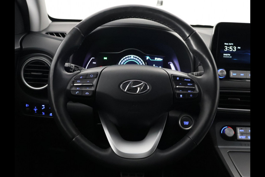 Hyundai Kona PREMIUM EV 64 KWH 1e EIG ACCU 92% GARANTIE 10-2030 BEREIK 466 KM ! LEDER. STUUR/STOEL VERWARMING.DODE HOEK DETECTIE