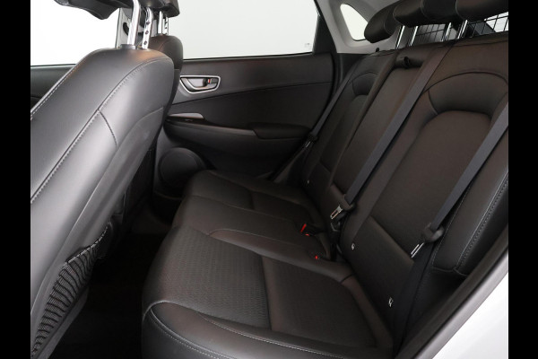 Hyundai Kona PREMIUM EV 64 KWH 1e EIG ACCU 92% GARANTIE 10-2030 BEREIK 466 KM ! LEDER. STUUR/STOEL VERWARMING.DODE HOEK DETECTIE