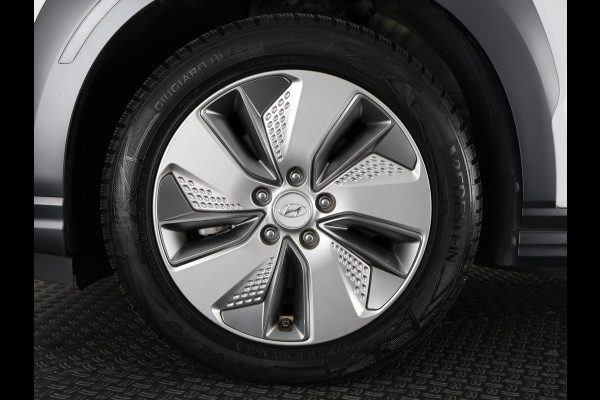 Hyundai Kona PREMIUM EV 64 KWH 1e EIG ACCU 92% GARANTIE 10-2030 BEREIK 466 KM ! LEDER. STUUR/STOEL VERWARMING.DODE HOEK DETECTIE