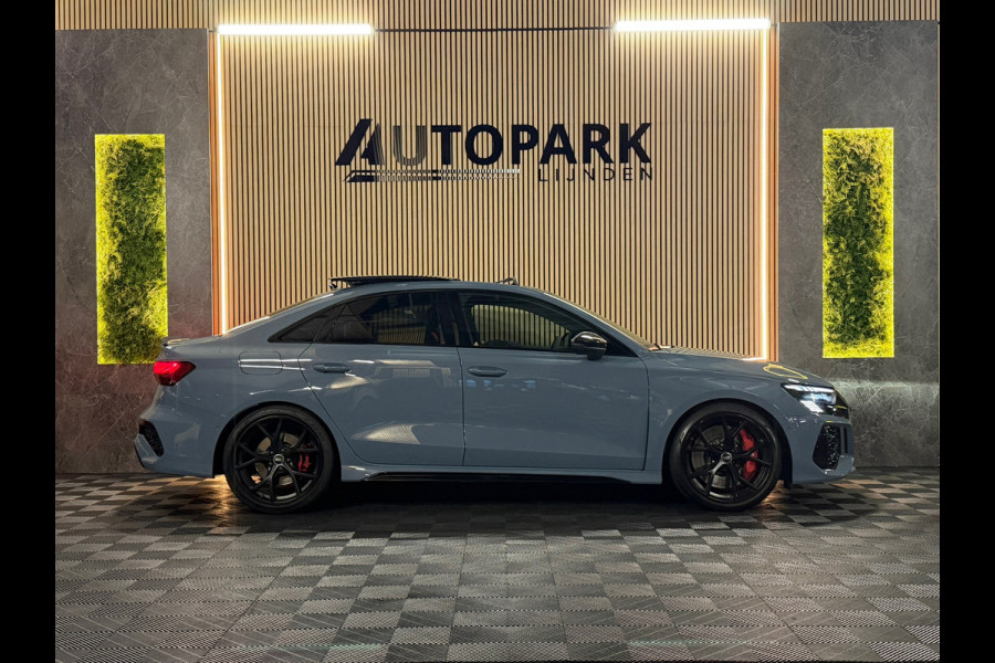 Audi RS3 Limousine 2.5 TFSI RS 3 quattro|PANO|MASSAGE|B&O|ACC|MEMORY|CARPLAY|DEALER ONDERHOUDEN|KEMORA GREY|400PK|BOMVOL!