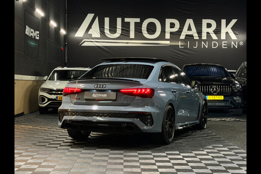 Audi RS3 Limousine 2.5 TFSI RS 3 quattro|PANO|MASSAGE|B&O|ACC|MEMORY|CARPLAY|DEALER ONDERHOUDEN|KEMORA GREY|400PK|BOMVOL!
