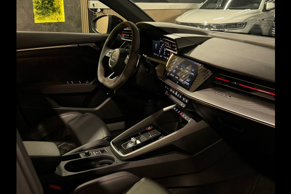 Audi RS3 Limousine 2.5 TFSI RS 3 quattro|PANO|MASSAGE|B&O|ACC|MEMORY|CARPLAY|DEALER ONDERHOUDEN|KEMORA GREY|400PK|BOMVOL!