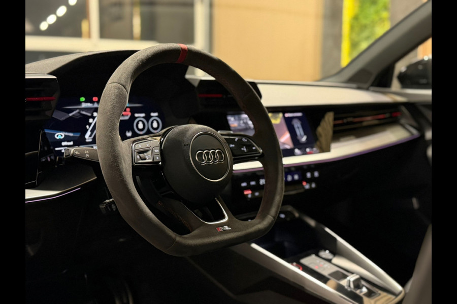 Audi RS3 Limousine 2.5 TFSI RS 3 quattro|PANO|MASSAGE|B&O|ACC|MEMORY|CARPLAY|DEALER ONDERHOUDEN|KEMORA GREY|400PK|BOMVOL!