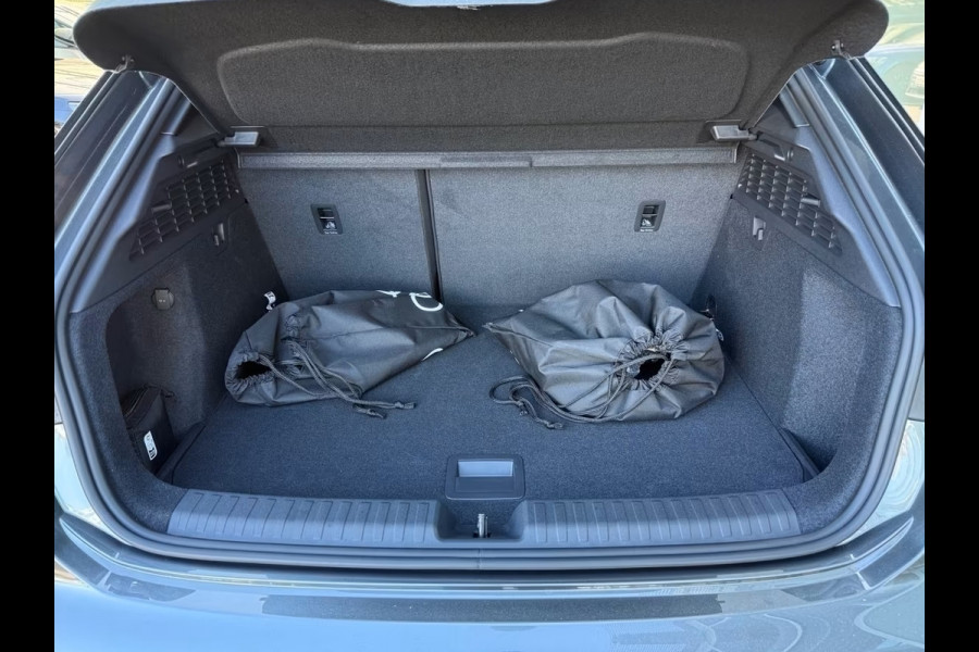 Audi A3 Sportback 45 TFSI e S-LINE ** MATRIX, LEDER/ALC, ACC, HuD, MEMORY, SPIEGEL, DODE HOEK ** 1e EIG - AUDI GAR. tot 03-2030 ** ** INFORMEER OOK NAAR ONZE AANTREKKELIJKE FINANCIAL-LEASE TARIEVEN **