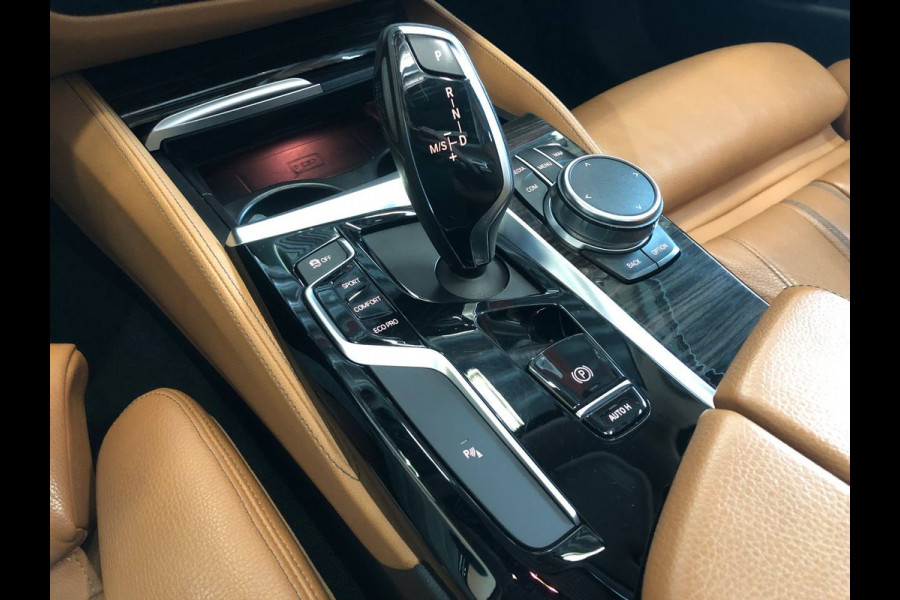 BMW 5 Serie Touring 520i High Executive sportint | panodak | camera | trekhaak | leer