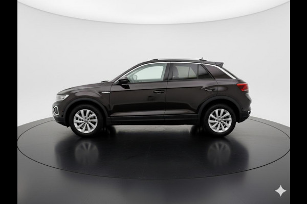 Volkswagen T-Roc 1.5 TSI Style 150 PK DSG | Private lease vanaf €641,-| Trekhaak afneembaar | Navigatie | Stoel verwarming en massage | Alcantara |