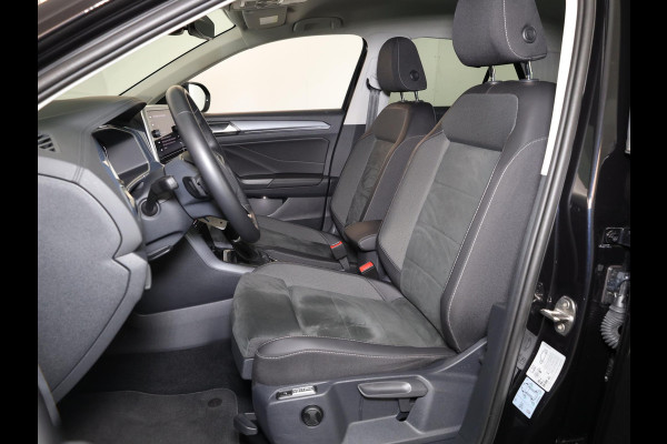 Volkswagen T-Roc 1.5 TSI Style 150 PK DSG | Private lease vanaf €641,-| Trekhaak afneembaar | Navigatie | Stoel verwarming en massage | Alcantara |