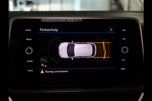 Volkswagen T-Roc 1.5 TSI Style 150 PK DSG | Private lease vanaf €641,-| Trekhaak afneembaar | Navigatie | Stoel verwarming en massage | Alcantara |