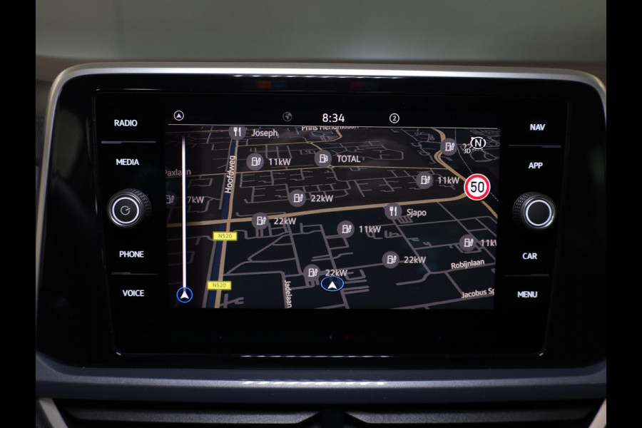 Volkswagen T-Roc 1.5 TSI Style 150 PK DSG | Private lease vanaf €641,-| Trekhaak afneembaar | Navigatie | Stoel verwarming en massage | Alcantara |