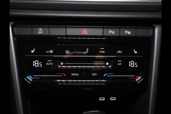 Volkswagen T-Roc 1.5 TSI Style 150 PK DSG | Private lease vanaf €641,-| Trekhaak afneembaar | Navigatie | Stoel verwarming en massage | Alcantara |