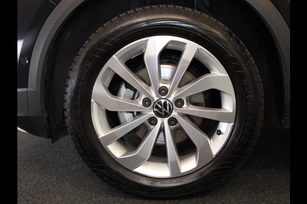 Volkswagen T-Roc 1.5 TSI Style 150 PK DSG | Private lease vanaf €641,-| Trekhaak afneembaar | Navigatie | Stoel verwarming en massage | Alcantara |