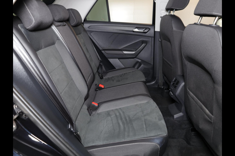 Volkswagen T-Roc 1.5 TSI Style 150 PK DSG | Private lease vanaf €641,-| Trekhaak afneembaar | Navigatie | Stoel verwarming en massage | Alcantara |