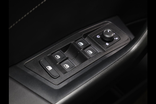 Volkswagen T-Roc 1.5 TSI Style 150 PK DSG | Private lease vanaf €641,-| Trekhaak afneembaar | Navigatie | Stoel verwarming en massage | Alcantara |