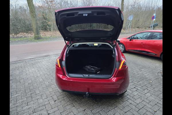 Peugeot 308 1.2 PureTech Allure | 2E EIGENAAR | 12MND GARANTIE | PANO DAK | NAVI | NW DISTR RIEM | TREKHAAK |