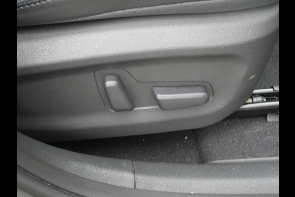 Hyundai Kona EV Premium 64 kWh | SOH 94,8% | Stoelverwarming/ventilatie | Navi | Clima | Cruise |