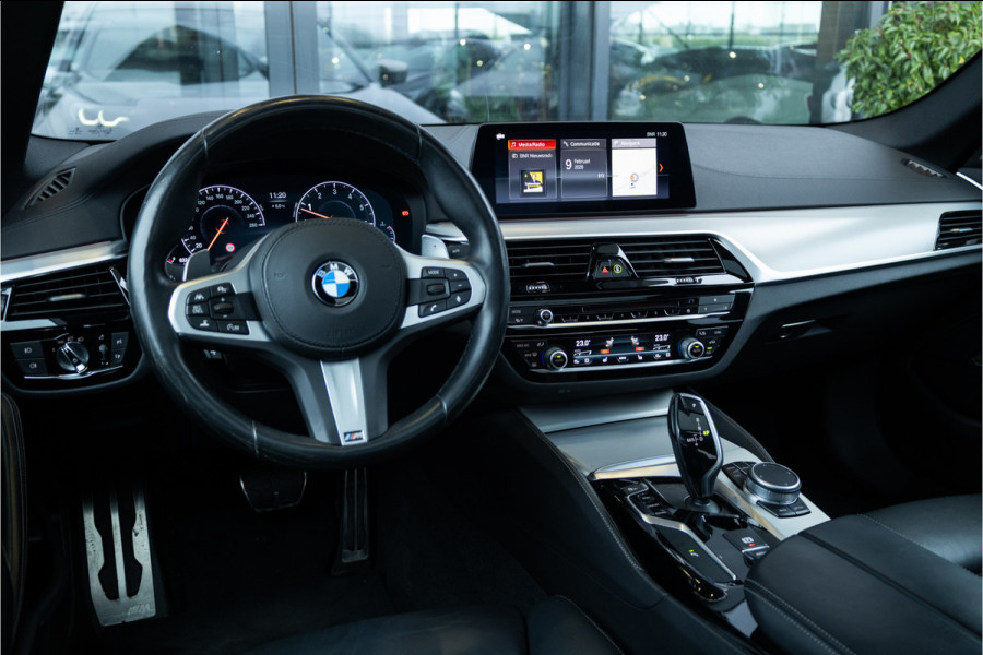 BMW 5 Serie 520i High Executive Edition - M Sport | Panorama | H&K | Memory