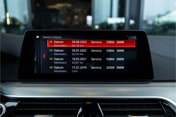 BMW 5 Serie 520i High Executive Edition - M Sport | Panorama | H&K | Memory